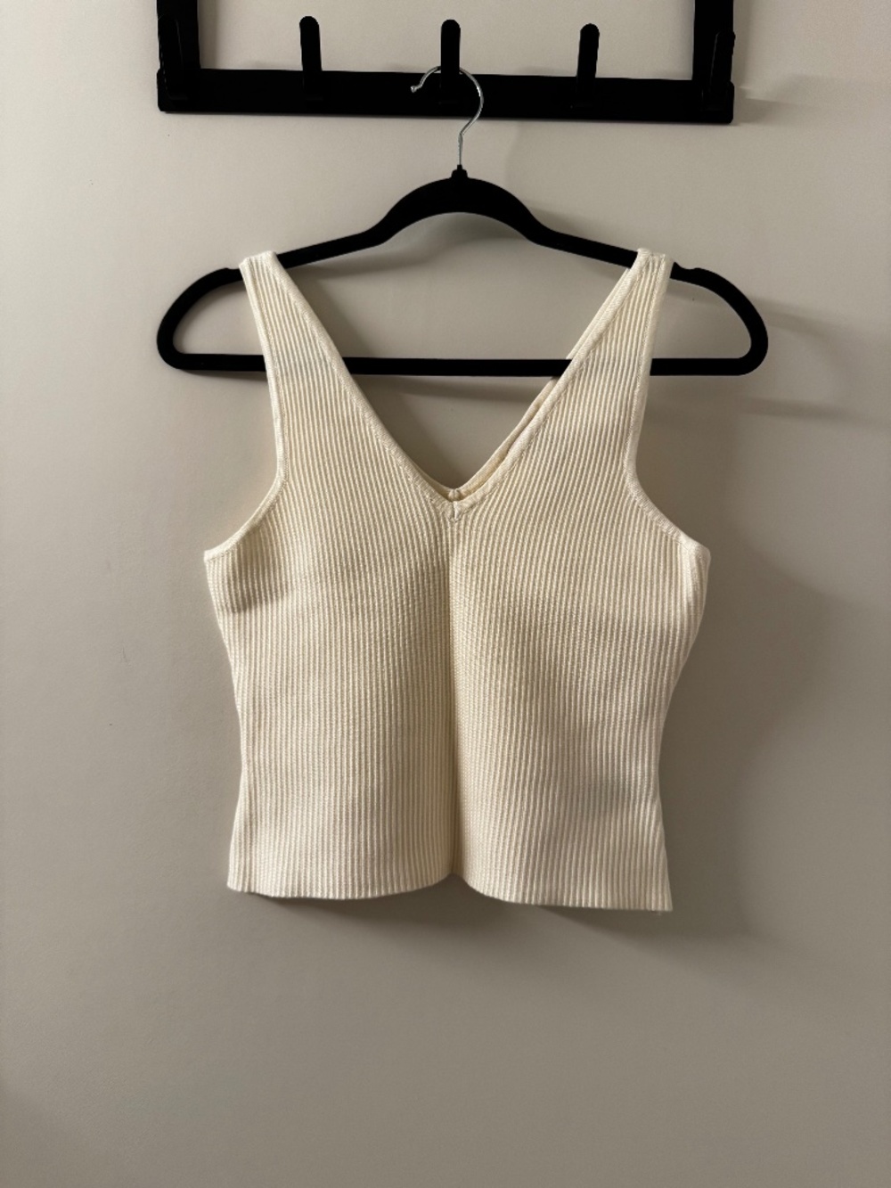 Women's House of Harlow 1960 Cream Ribbed V Neck Tank (Medium)